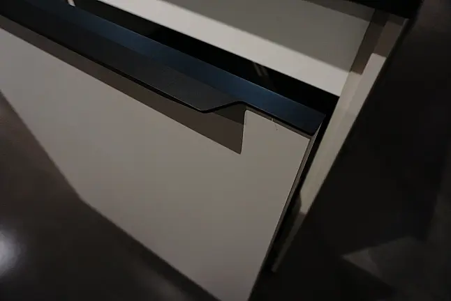Sandbeige seidenmatt und Quarzstein Arbeitsplatte