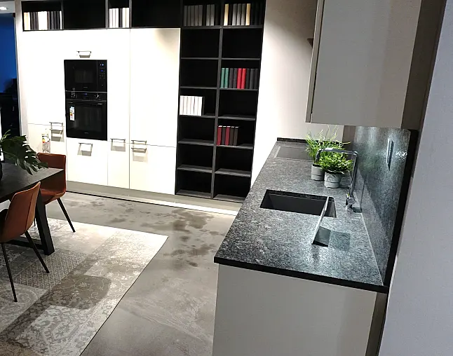 Silk seidenmatt Lackiert mit Steel Grey Granitarbeitsplatte