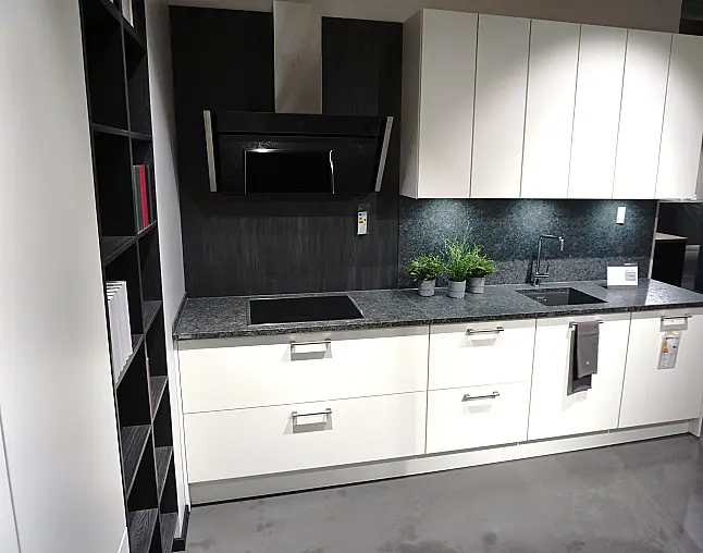 Silk seidenmatt Lackiert mit Steel Grey Granitarbeitsplatte