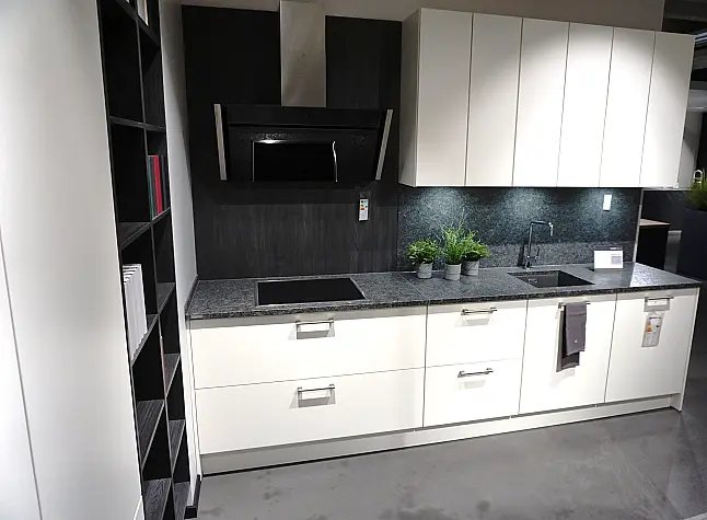 Silk seidenmatt Lackiert mit Steel Grey Granitarbeitsplatte