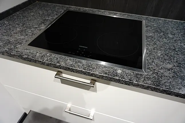 Silk seidenmatt Lackiert mit Steel Grey Granitarbeitsplatte