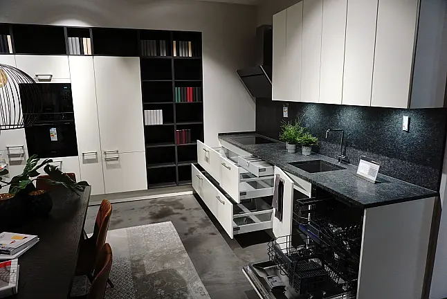 Silk seidenmatt Lackiert mit Steel Grey Granitarbeitsplatte