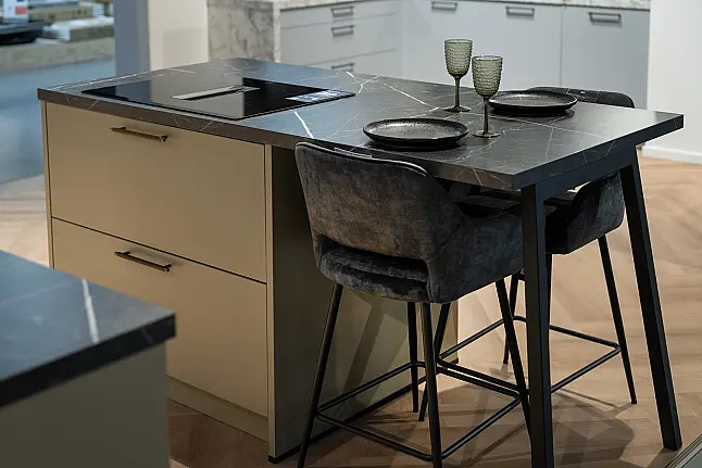 Omber natuur matlak eilandkeuken