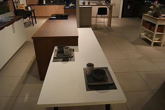 AV2135 Kristallweiß Mattlack mit Griffleiste