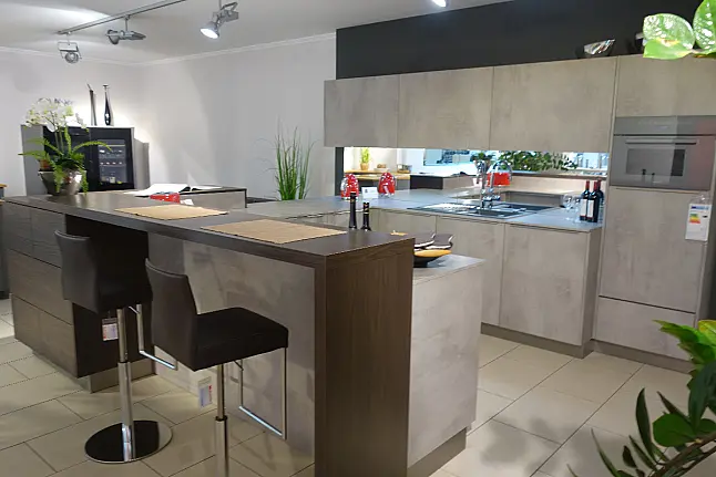 F 27 Kunststoff 379 Oxyd grau in Kombination mit 323 Walnuss Kunststoff brasil horizontal