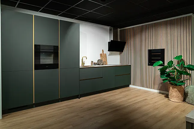 Mineraalgroene rechte keuken