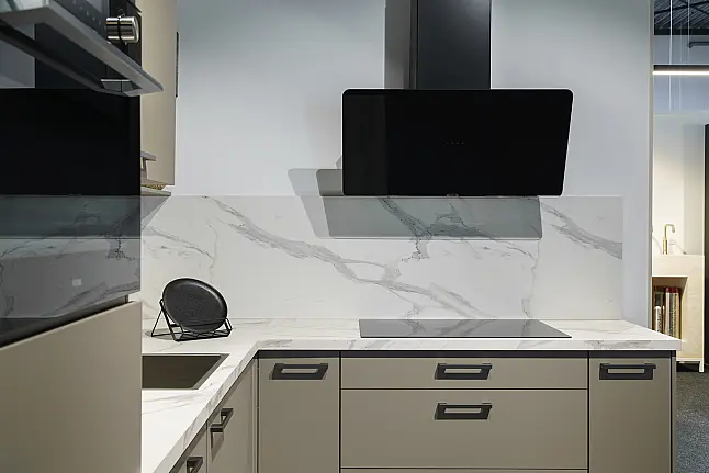 Laser taupe grijze hoekkeuken