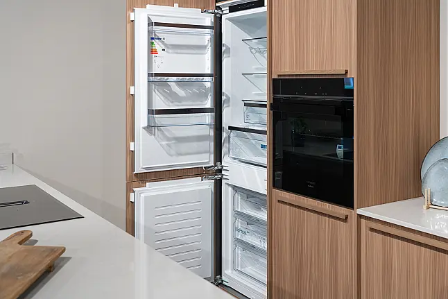 Notenlichte eilandkeuken