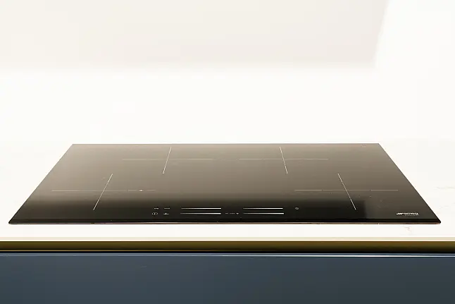 Luxe blauwe met gouden accenten hoekkeuken