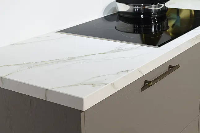 Fluweel eiken greige eilandkeuken