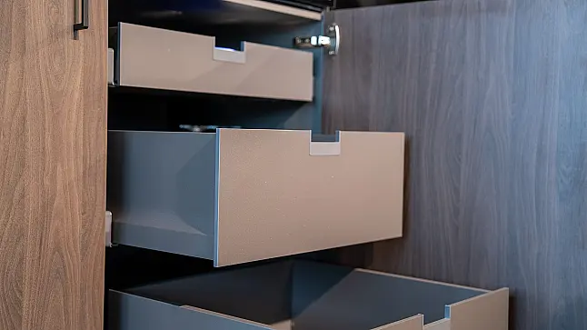 Design-Unikat | Antifingerprint Oberflächen &amp; Dekton-Keramikinsel – stark reduziert!