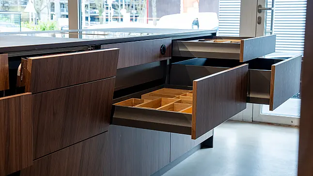 Design-Unikat | Antifingerprint Oberflächen &amp; Dekton-Keramikinsel – stark reduziert!