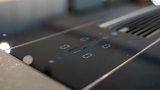 Design-Unikat | Antifingerprint Oberflächen &amp; Dekton-Keramikinsel – stark reduziert!