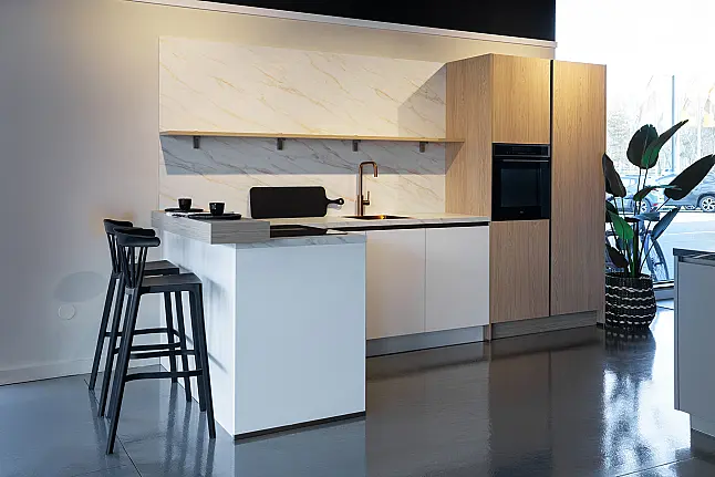 Alpin wit/Decor eiken hoekkeuken