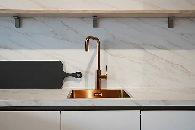Alpin wit/Decor eiken hoekkeuken