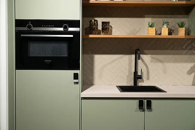 Olijfgroene rechte keuken