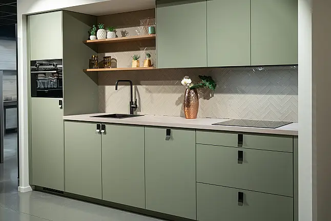 Olijfgroene rechte keuken