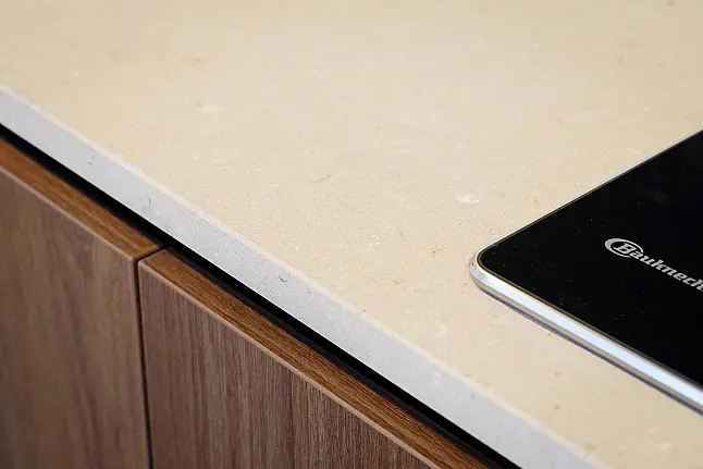 Noten bruine rechte keuken