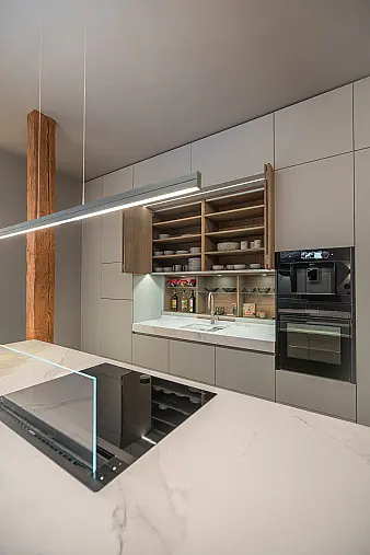 Einzigartiges Unikat mit edlem Holzfurnier, modernem Smartglas und eleganter SlimLine Arbeitsplatte!