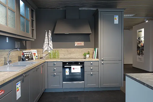 Koje 8 - Nolte "Windsor Lack" Quarzgrau + Bosch E-Geräte