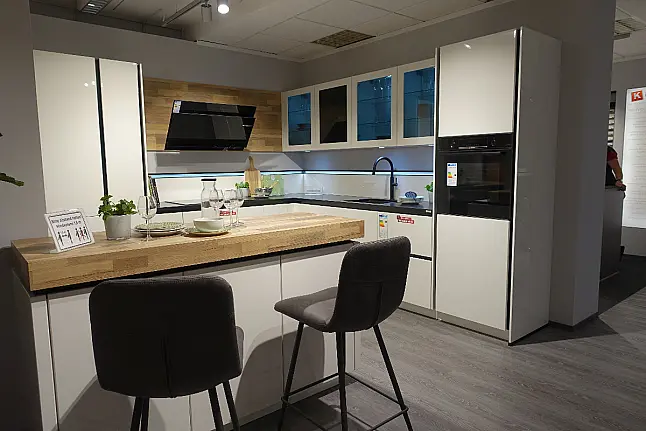 Koje 14 - Nobilia "Lux" Lack Weiss HGL + Bosch Geräte