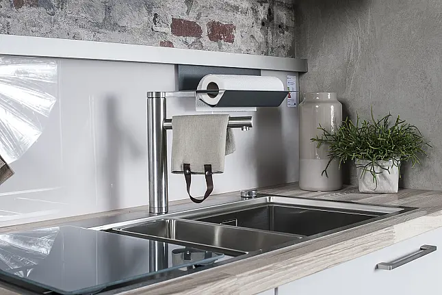 Häcker Systemat Küchenzeile, Hochglanz Lack satin mit Gerätehighboard und Apotheker, exklusiver V-ZUG Geräteausstattung, Berbel Kopffrei-Dunstabzugshaube, Echtholz Abeitsplatte, Blanco Spüle und Armatur