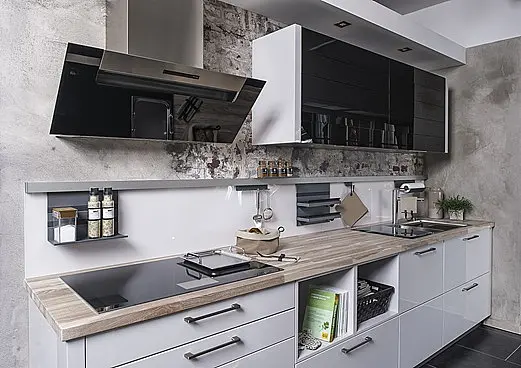 Häcker Systemat Küchenzeile, Hochglanz Lack satin mit Gerätehighboard und Apotheker, exklusiver V-ZUG Geräteausstattung, Berbel Kopffrei-Dunstabzugshaube, Echtholz Abeitsplatte, Blanco Spüle und Armatur