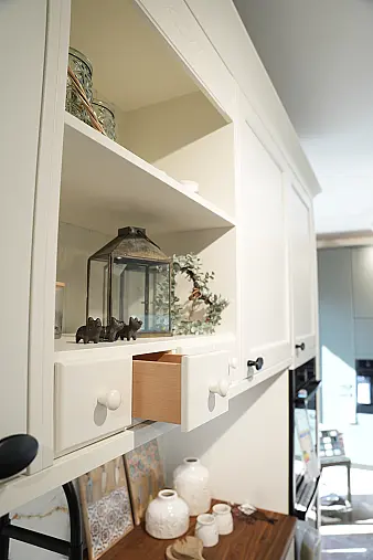 Landhausküche mit Massivholz - und Keramikarbeitsplatte