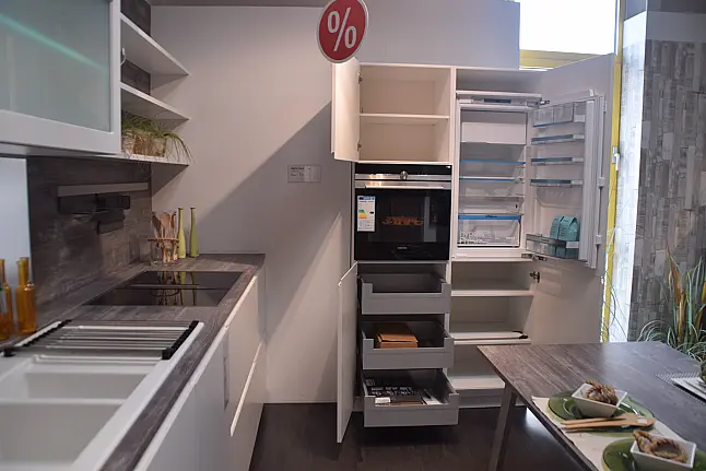 moderne Einbauküche in Extra-Höhe