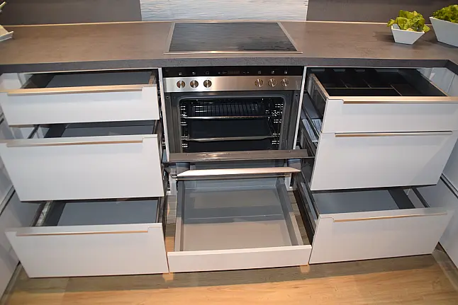 moderne Einbauküche in U-Form