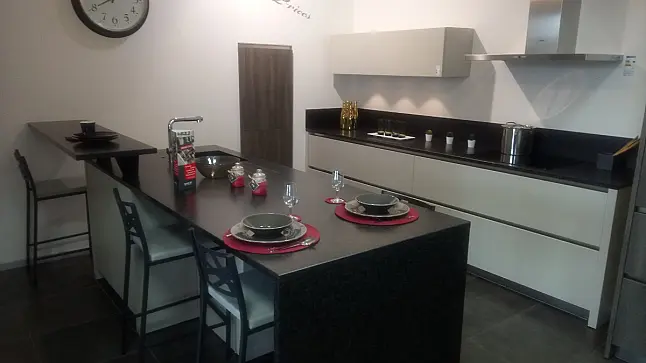 Moderne Grifflos Küche mit Wohnungsmöbeln