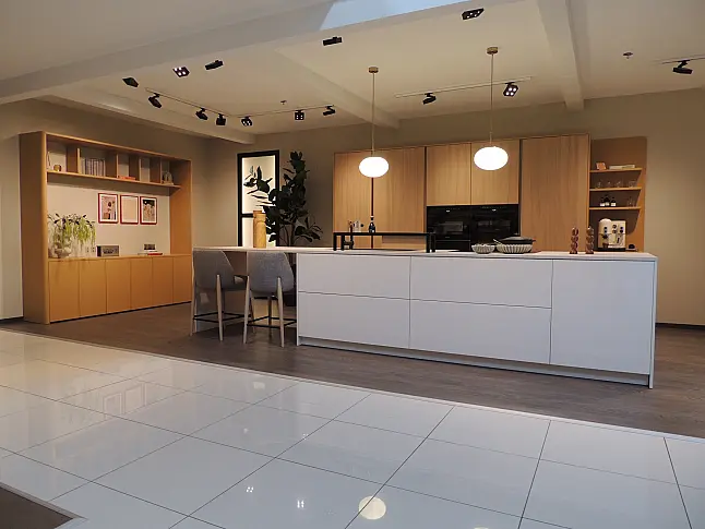 Rattana 8360 Gavi Eiche gebeizt mit Miele Geräten &amp; 4016 Smartglas
