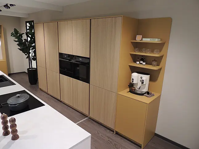 Rattana 8360 Gavi Eiche gebeizt mit Miele Geräten &amp; 4016 Smartglas