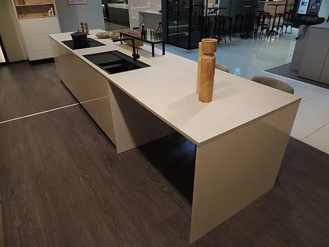 Rattana 8360 Gavi Eiche gebeizt mit Miele Geräten &amp; 4016 Smartglas