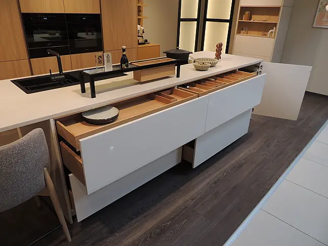 Rattana 8360 Gavi Eiche gebeizt mit Miele Geräten &amp; 4016 Smartglas