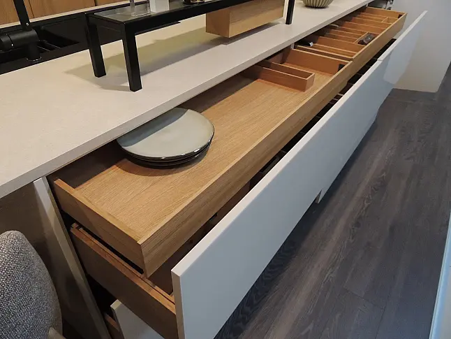 Rattana 8360 Gavi Eiche gebeizt mit Miele Geräten &amp; 4016 Smartglas