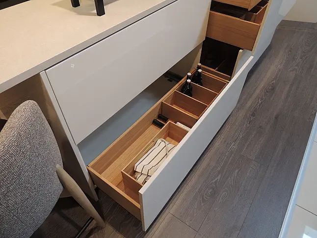Rattana 8360 Gavi Eiche gebeizt mit Miele Geräten &amp; 4016 Smartglas