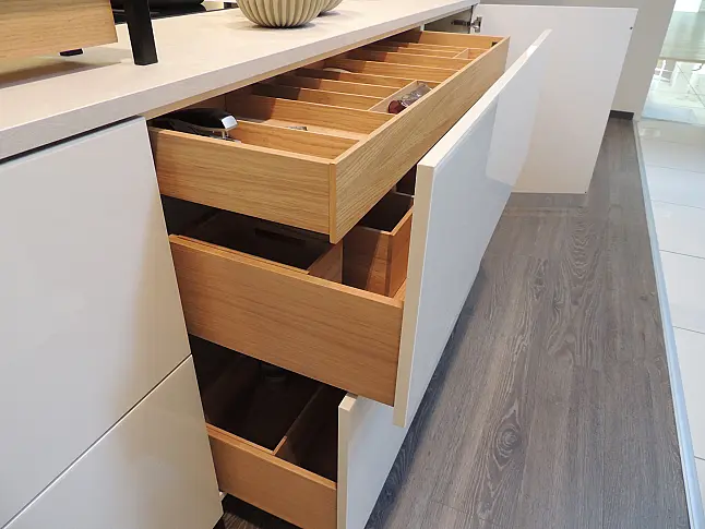 Rattana 8360 Gavi Eiche gebeizt mit Miele Geräten &amp; 4016 Smartglas