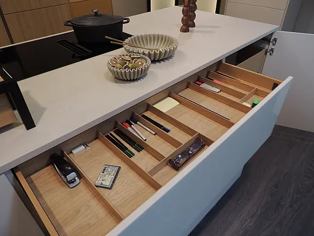 Rattana 8360 Gavi Eiche gebeizt mit Miele Geräten &amp; 4016 Smartglas
