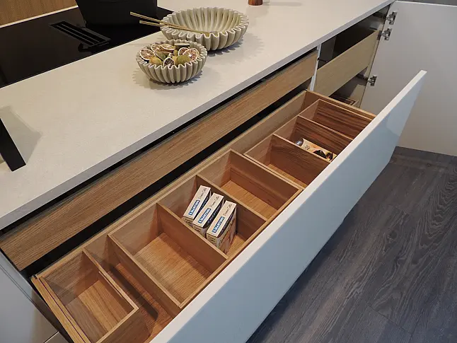 Rattana 8360 Gavi Eiche gebeizt mit Miele Geräten &amp; 4016 Smartglas