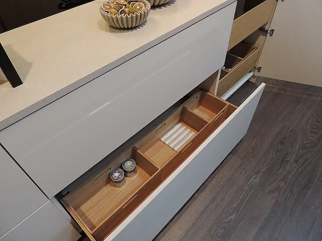 Rattana 8360 Gavi Eiche gebeizt mit Miele Geräten &amp; 4016 Smartglas