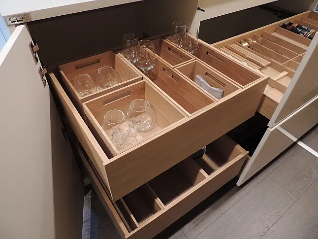 Rattana 8360 Gavi Eiche gebeizt mit Miele Geräten &amp; 4016 Smartglas