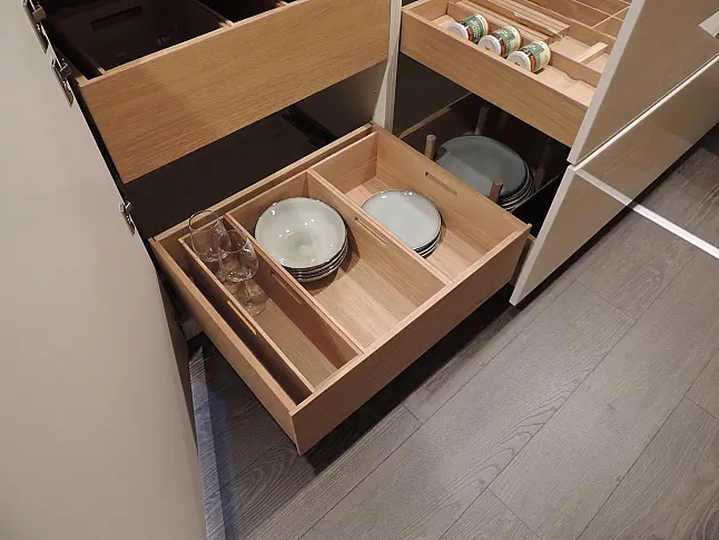 Rattana 8360 Gavi Eiche gebeizt mit Miele Geräten &amp; 4016 Smartglas