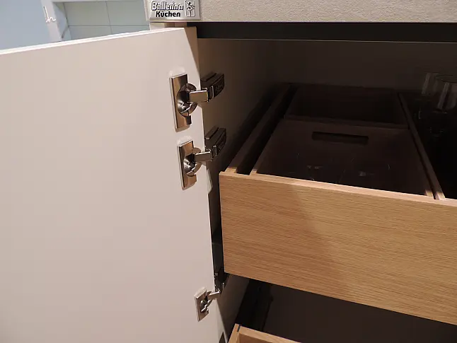 Rattana 8360 Gavi Eiche gebeizt mit Miele Geräten &amp; 4016 Smartglas