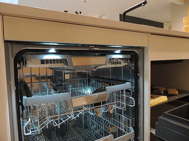 Rattana 8360 Gavi Eiche gebeizt mit Miele Geräten &amp; 4016 Smartglas