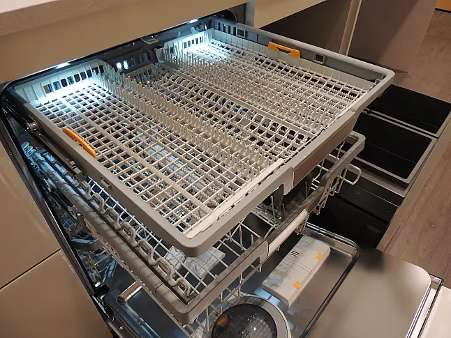Rattana 8360 Gavi Eiche gebeizt mit Miele Geräten &amp; 4016 Smartglas