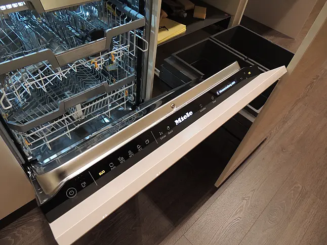 Rattana 8360 Gavi Eiche gebeizt mit Miele Geräten &amp; 4016 Smartglas