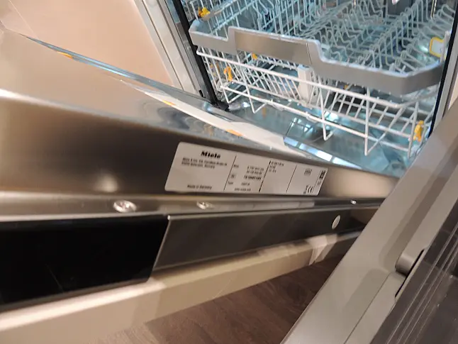 Rattana 8360 Gavi Eiche gebeizt mit Miele Geräten &amp; 4016 Smartglas