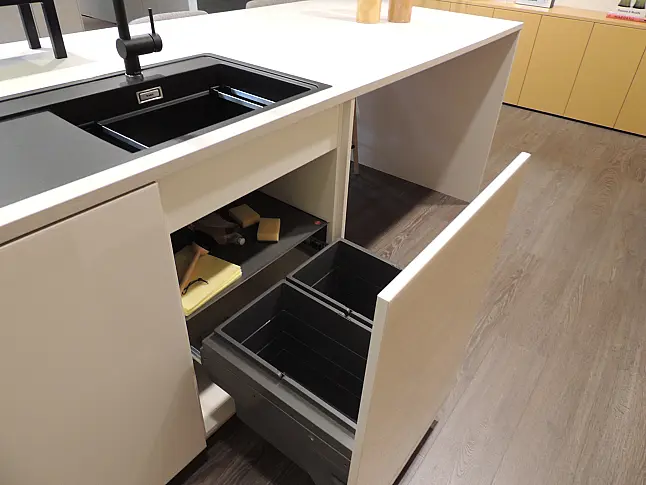 Rattana 8360 Gavi Eiche gebeizt mit Miele Geräten &amp; 4016 Smartglas