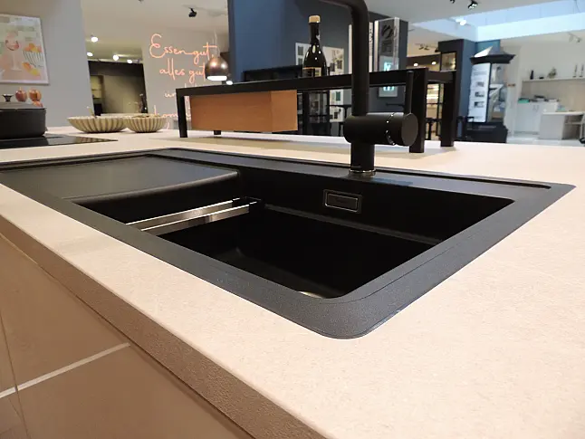 Rattana 8360 Gavi Eiche gebeizt mit Miele Geräten &amp; 4016 Smartglas
